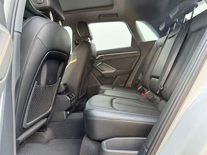 Фото 8 - Audi Q3