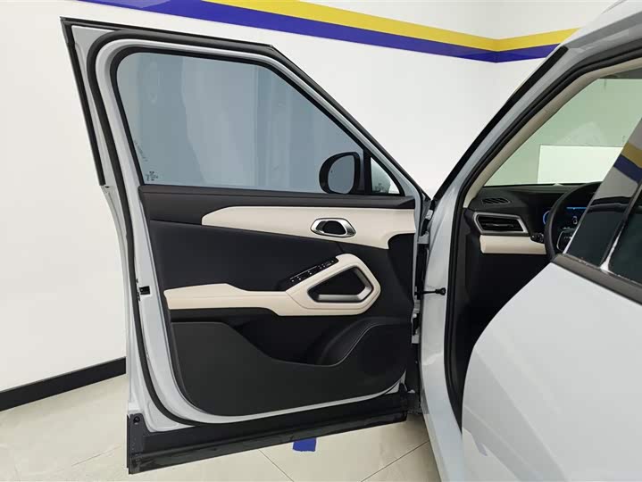 Фото 7 - BYD Yuan Up