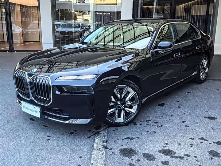 Фото 1 - BMW 7 Series