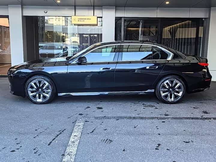 Фото 3 - BMW 7 Series