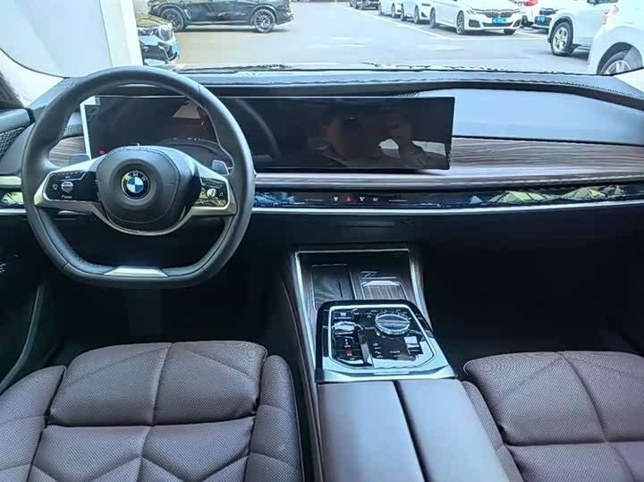 Фото 8 - BMW 7 Series