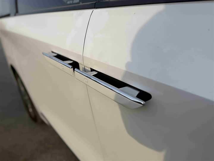 Фото 5 - Buick GL8 Hybrid