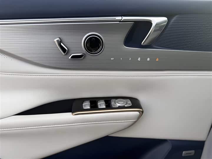 Фото 7 - Buick GL8 Hybrid