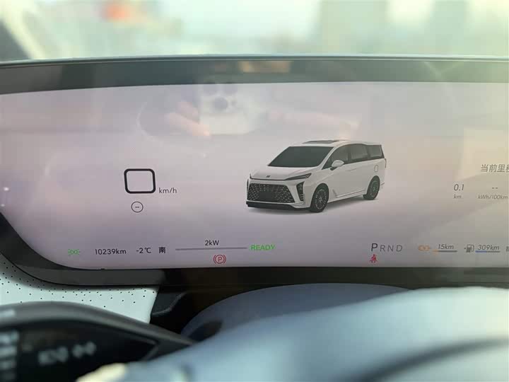 Фото 8 - Buick GL8 Hybrid