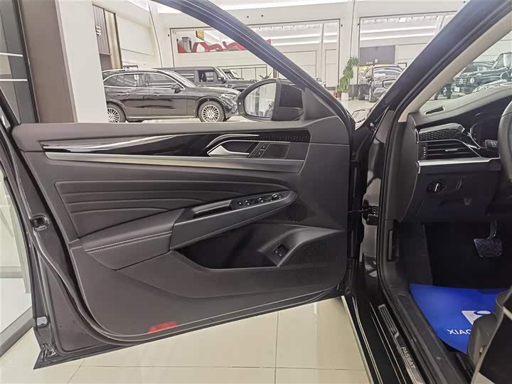 Фото 6 - Volkswagen Passat Hybrid