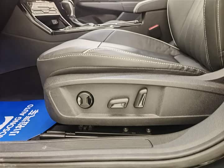 Фото 8 - Volkswagen Passat Hybrid