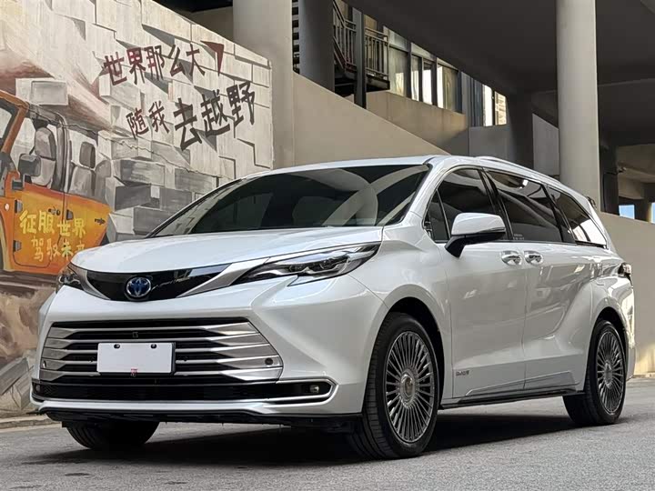 Фото 1 - Toyota Sienna