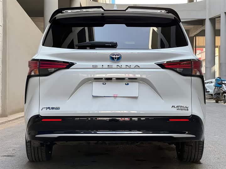 Фото 4 - Toyota Sienna