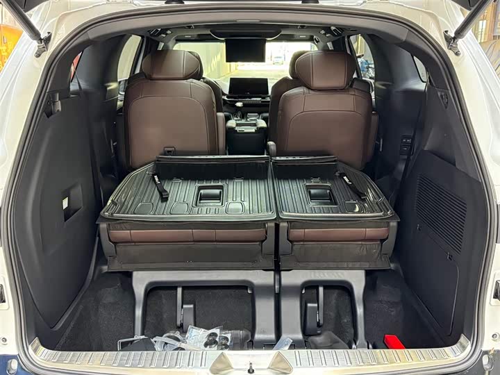 Фото 8 - Toyota Sienna