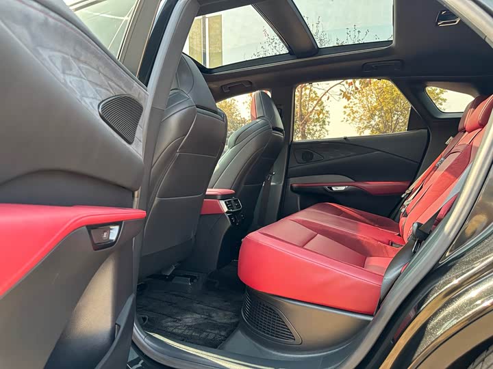 Фото 9 - Lexus RX