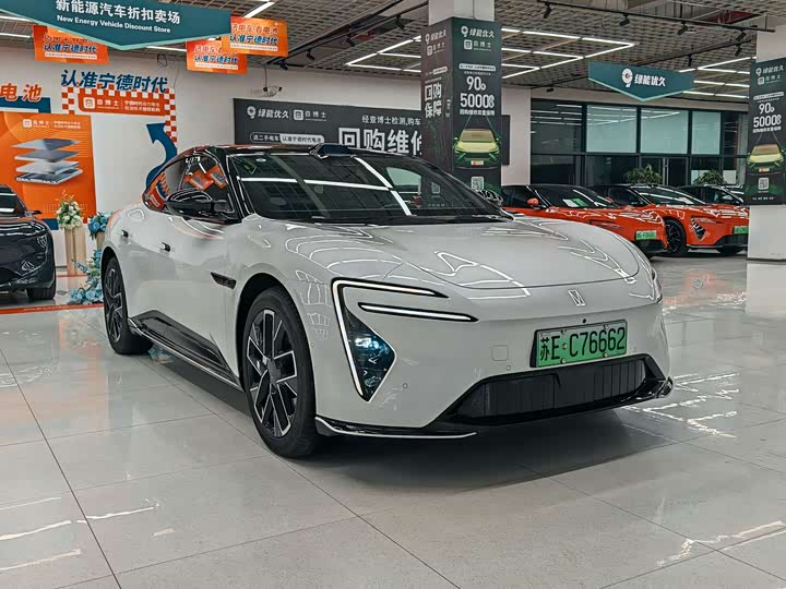 Фото 3 - Avatr 06