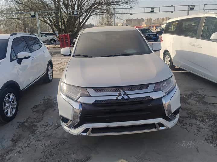 Фото 2 - Mitsubishi Outlander