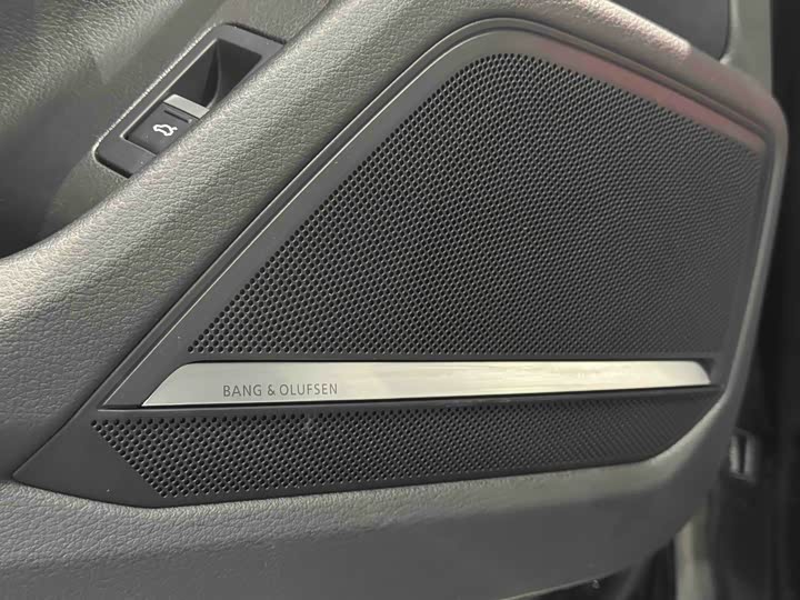 Фото 9 - Audi A6L