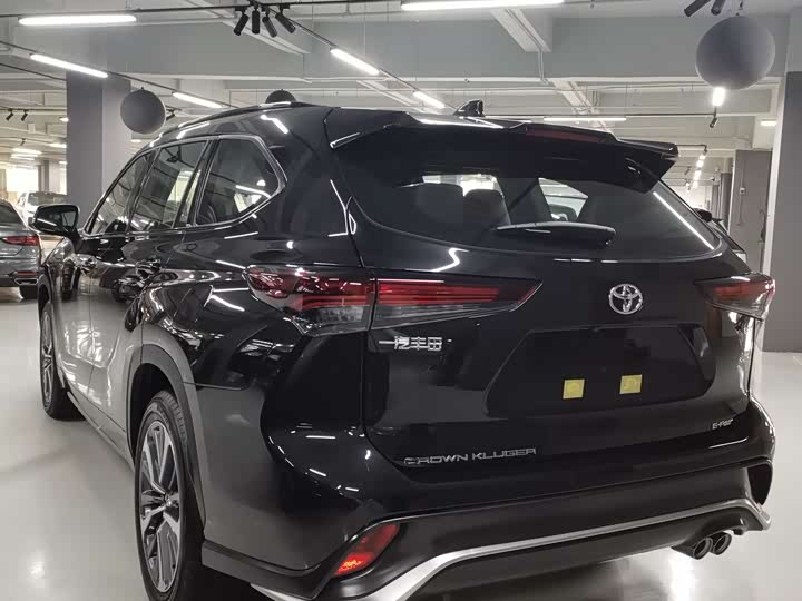 Фото 3 - Toyota Crown Kluger