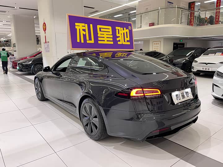 Фото 4 - Tesla Model S