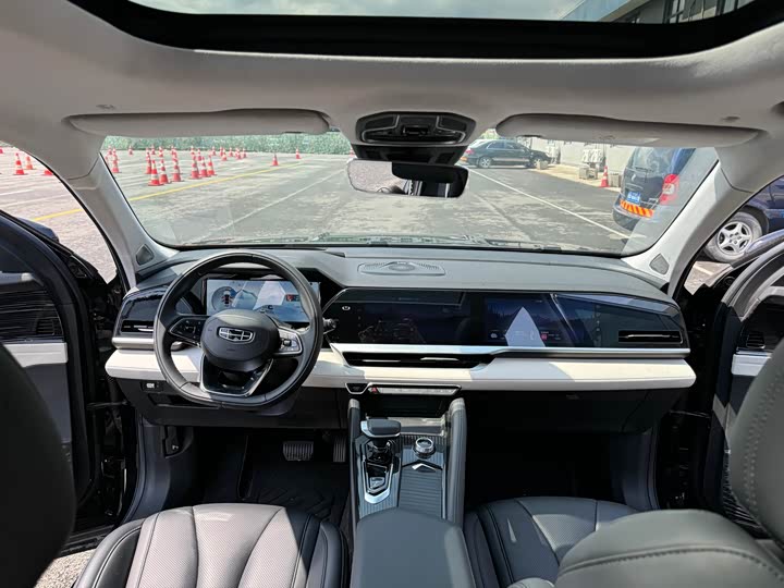 Фото 9 - Geely Monjaro