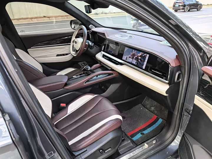 Фото 8 - Geely Monjaro