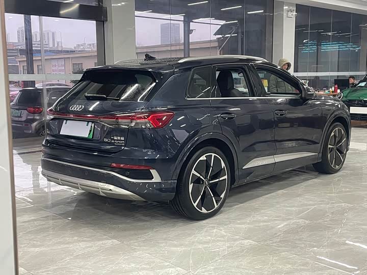 Фото 4 - Audi Q4 e-tron