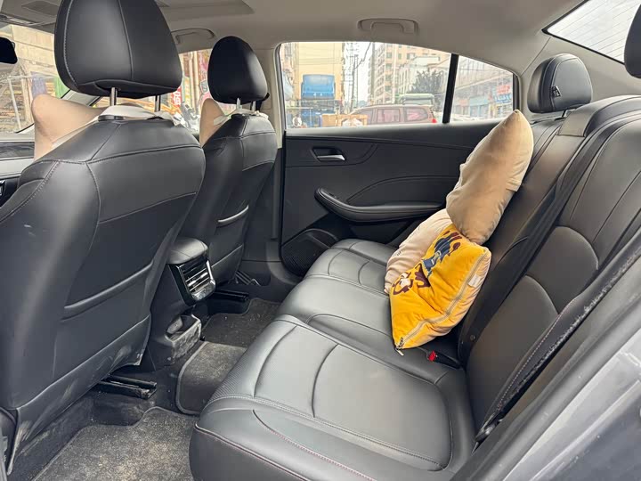 Фото 5 - Roewe i5