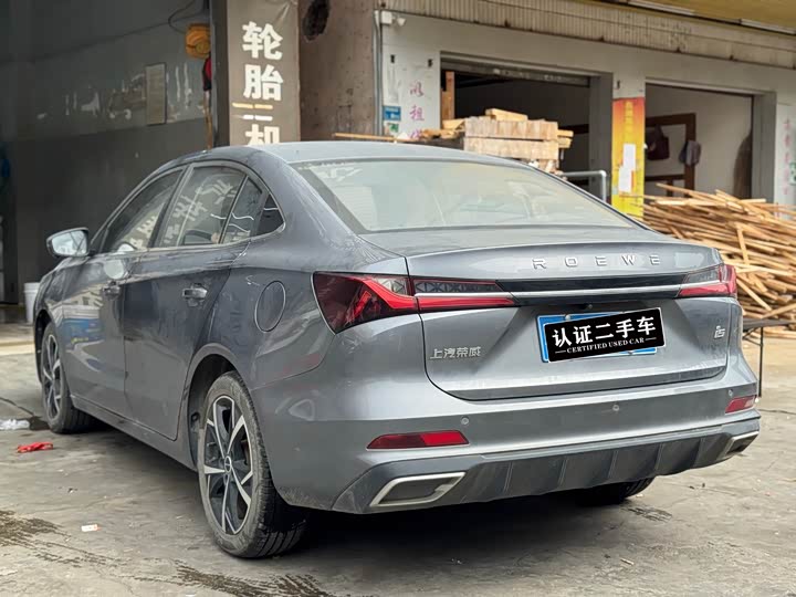 Фото 8 - Roewe i5