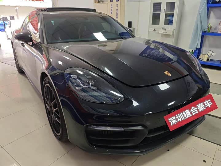 Фото 2 - Porsche Panamera