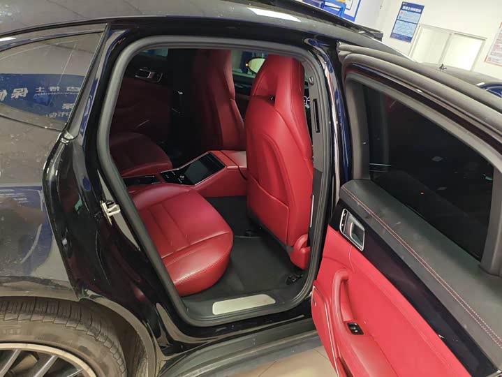 Фото 9 - Porsche Panamera