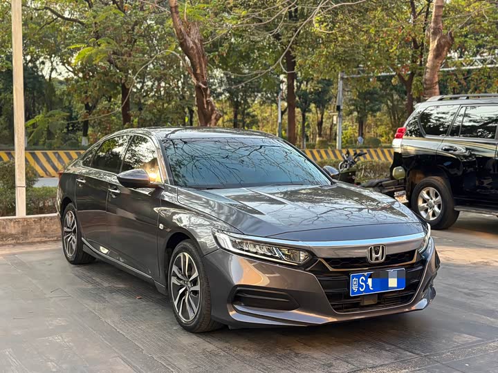 Фото 3 - Honda Accord