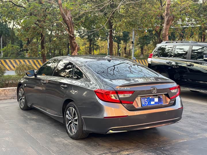 Фото 4 - Honda Accord