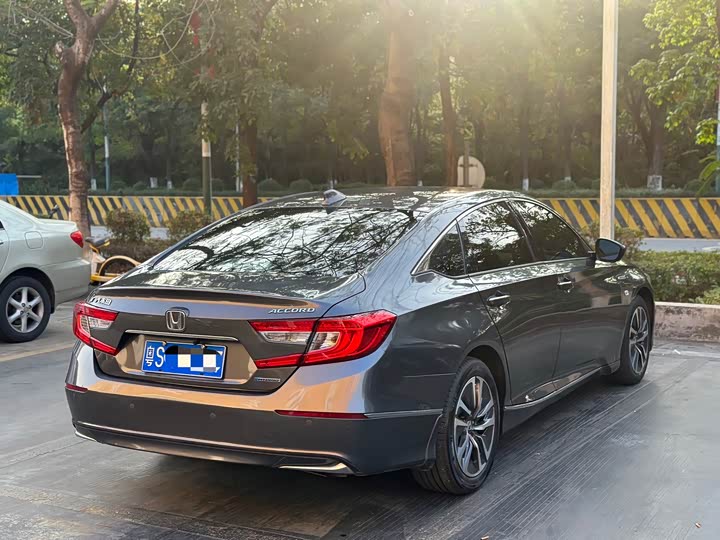 Фото 6 - Honda Accord