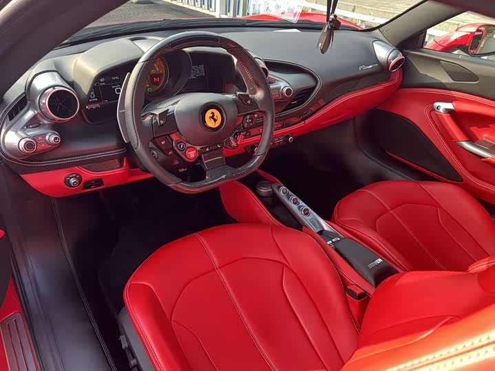 Фото 3 - Ferrari F8