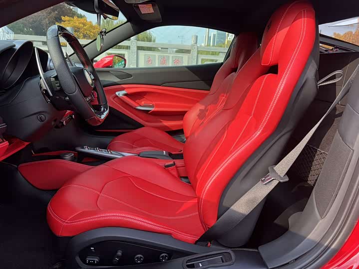 Фото 4 - Ferrari F8