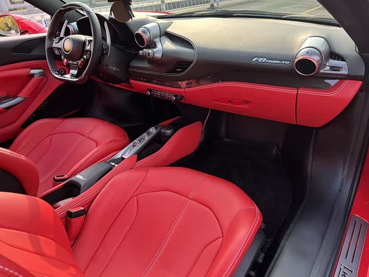 Фото 5 - Ferrari F8