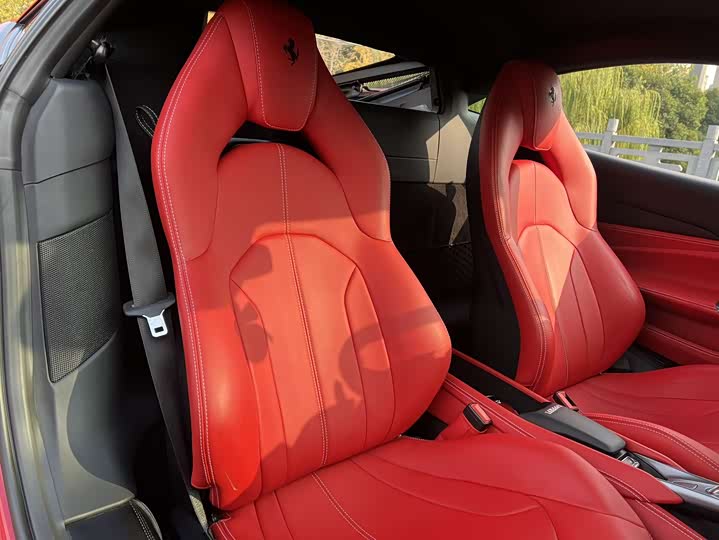 Фото 6 - Ferrari F8