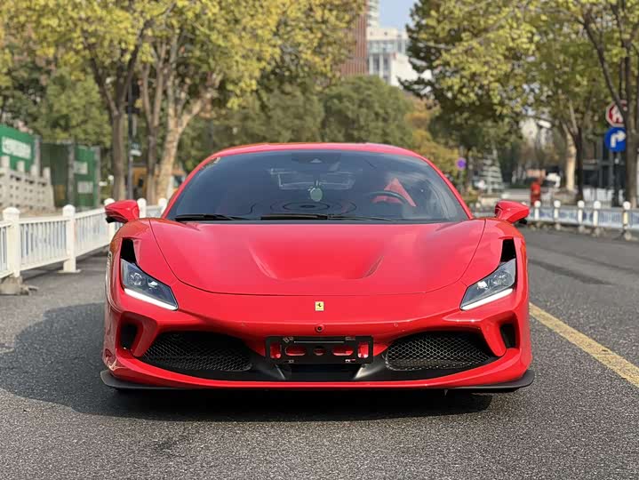 Фото 9 - Ferrari F8