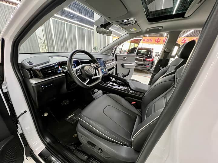 Фото 9 - Hyundai Custo