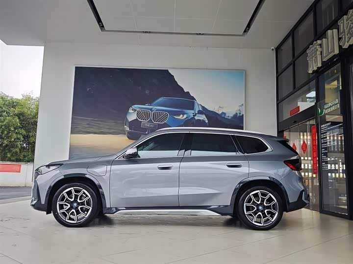 Фото 3 - BMW iX1