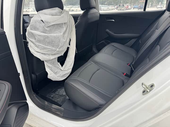 Фото 6 - Roewe i5