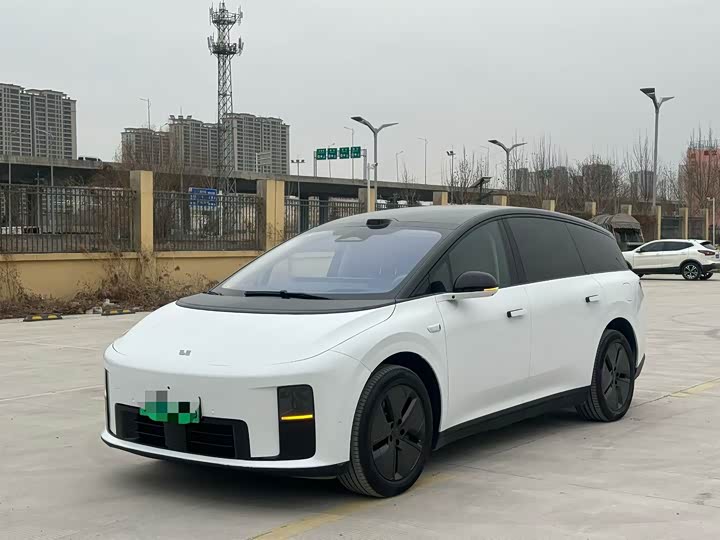 Фото 1 - LiXiang i8