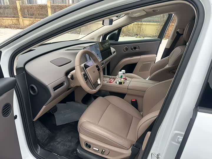 Фото 4 - LiXiang i8