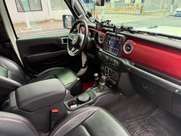 Photo 9 - Jeep Wrangler