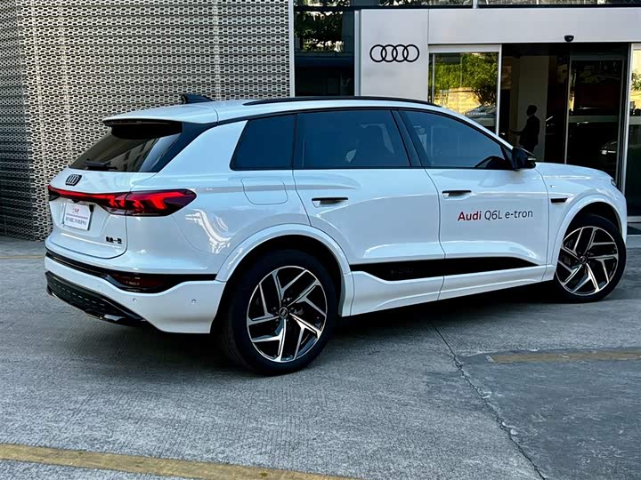 Фото 4 - Audi Q6L e-tron