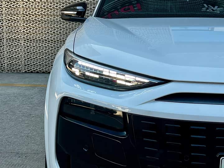 Фото 6 - Audi Q6L e-tron