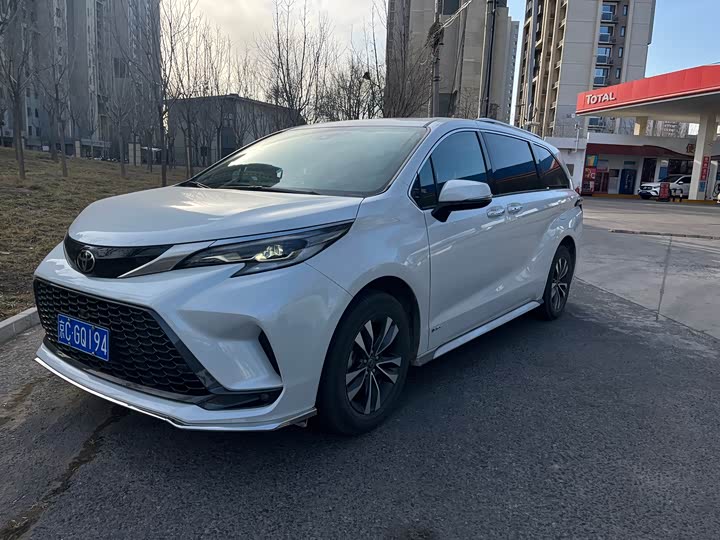 Фото 1 - Toyota Granvia