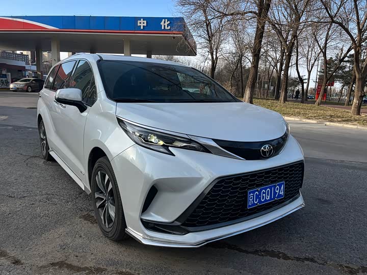 Фото 2 - Toyota Granvia