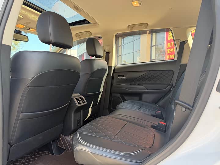 Фото 5 - Mitsubishi Outlander