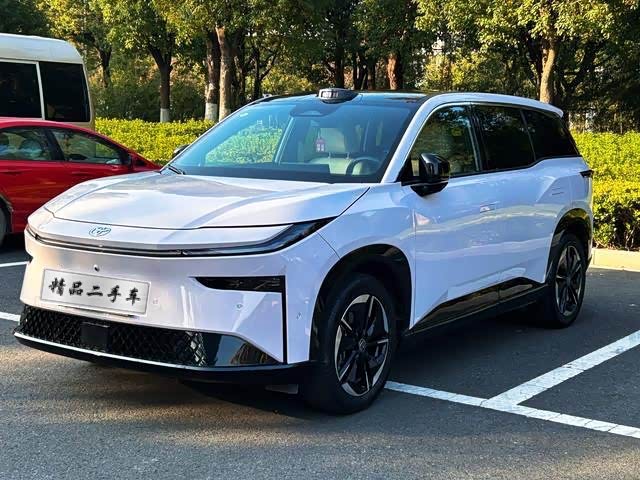 Фото 1 - Toyota bZ3X