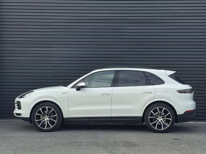 Фото 2 - Porsche Cayenne Hybrid
