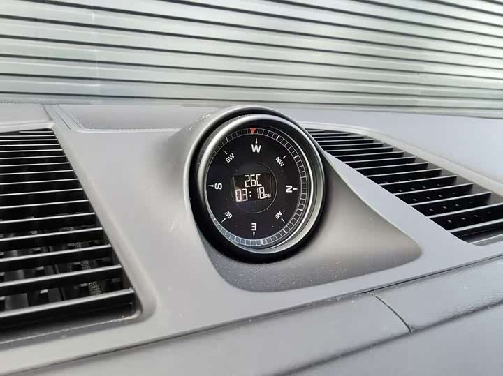 Фото 3 - Porsche Cayenne Hybrid