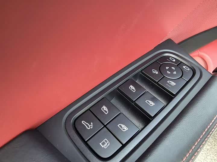 Фото 8 - Porsche Cayenne Hybrid