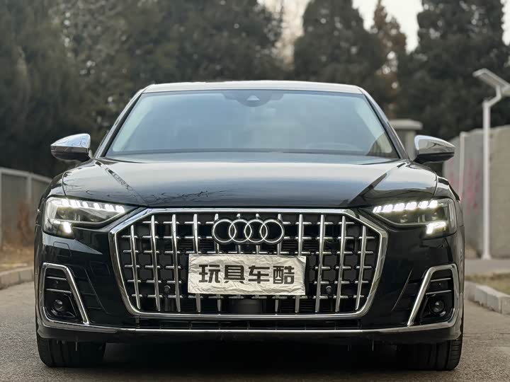 Фото 2 - Audi A8